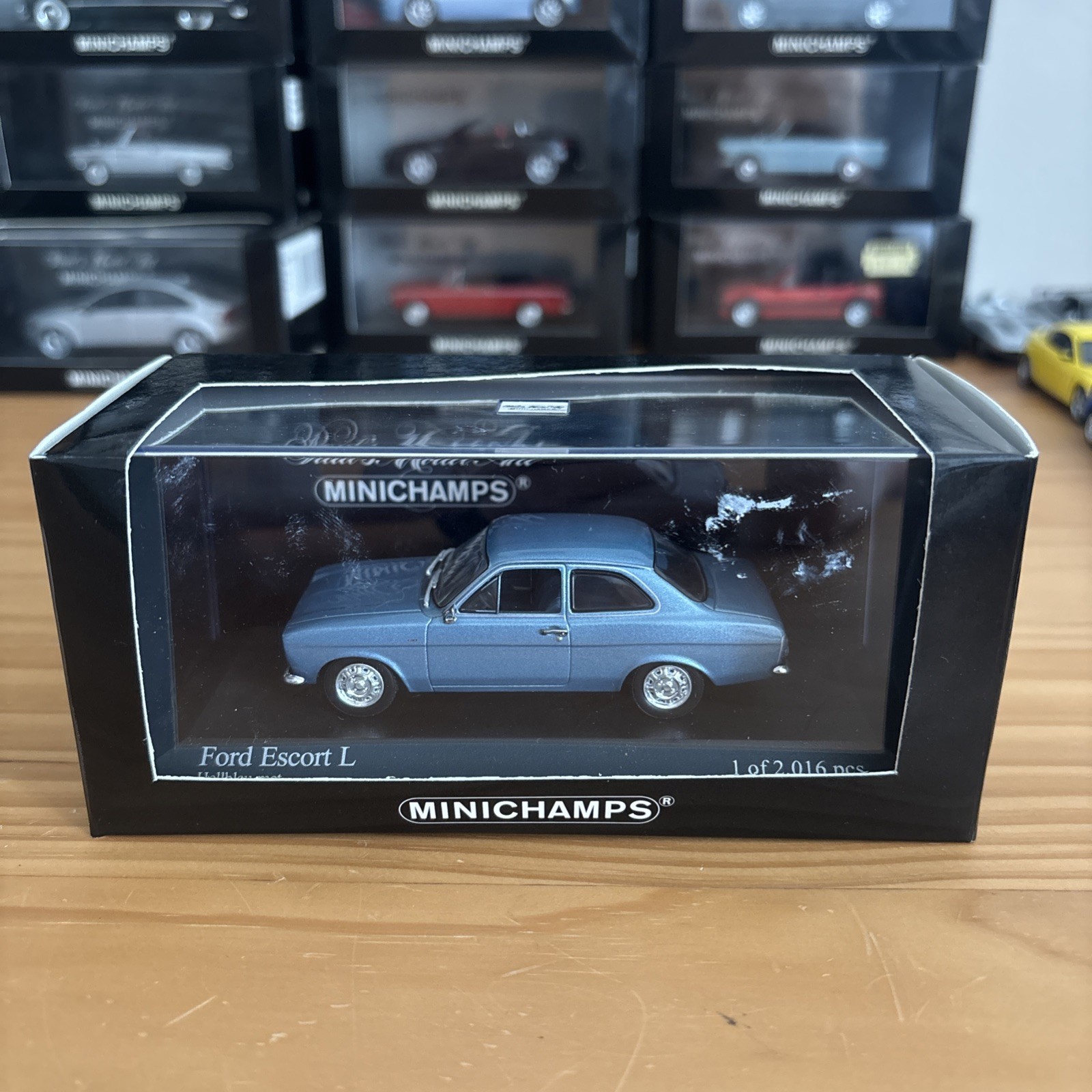 1:43 Minichamps Ford Escort 1300 L 1971 Hellblau Light Blue Metallic 081001