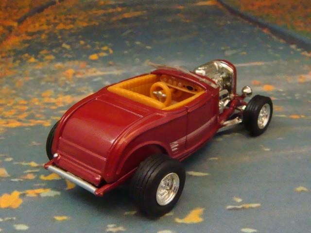 1932 Ford Hi-Boy w/Supercharged Flathead V8 Roadster Street Rod 1/64 Scale LE J
