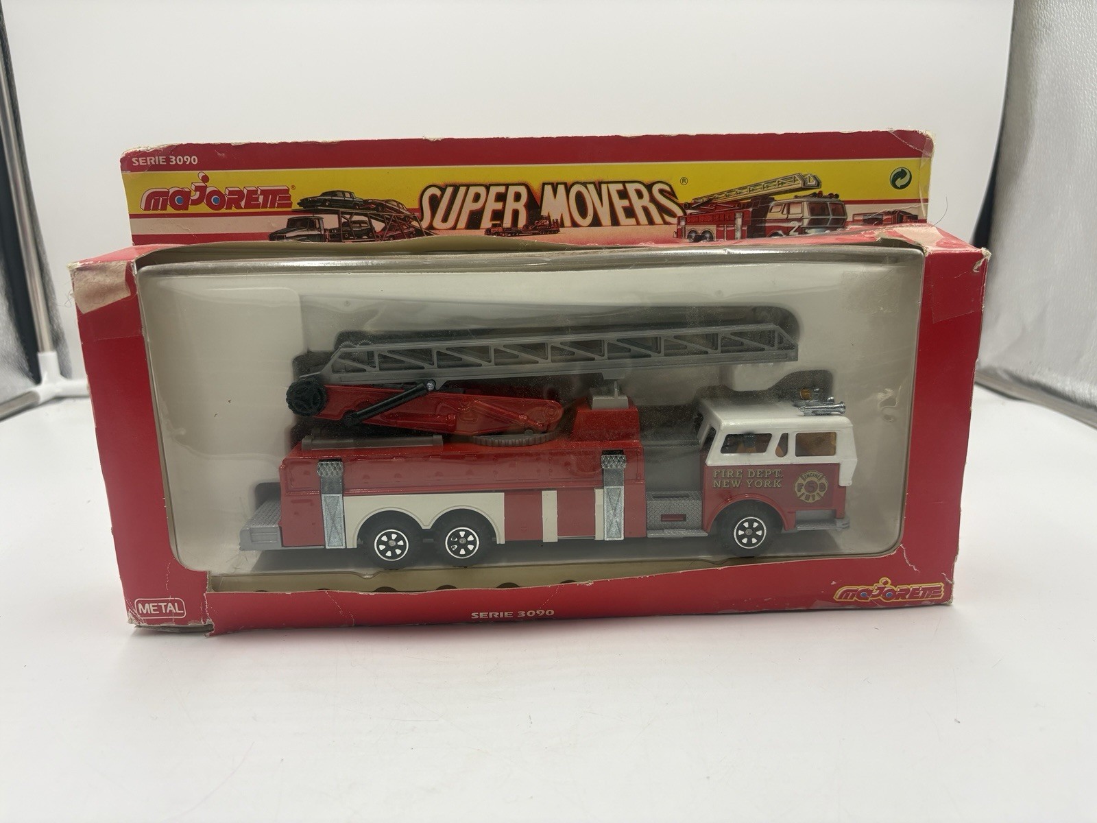 Majorette Super Movers Series 3090 Die-Cast NY Firetruck W/ Extension Ladder NIB