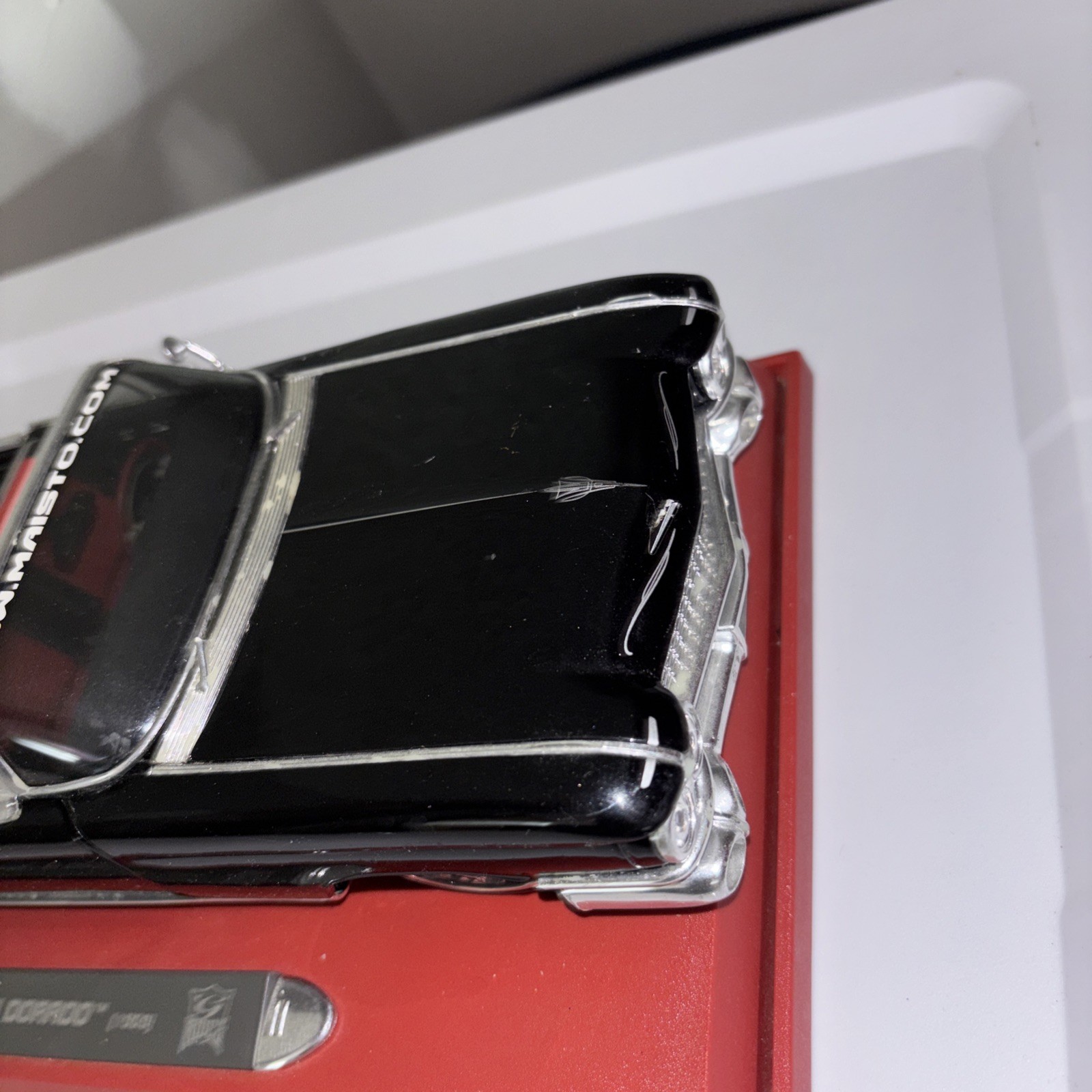 Maisto 1:18 1959 Cadillac Eldorado Biarritz Custom Shop Black with Stand