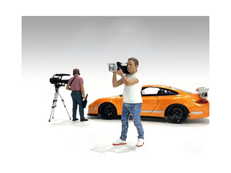 “ON-AIR” FIGURE 3 FOR 1/24 SCALE MODELS BY AMERICAN DIORAMA 24403