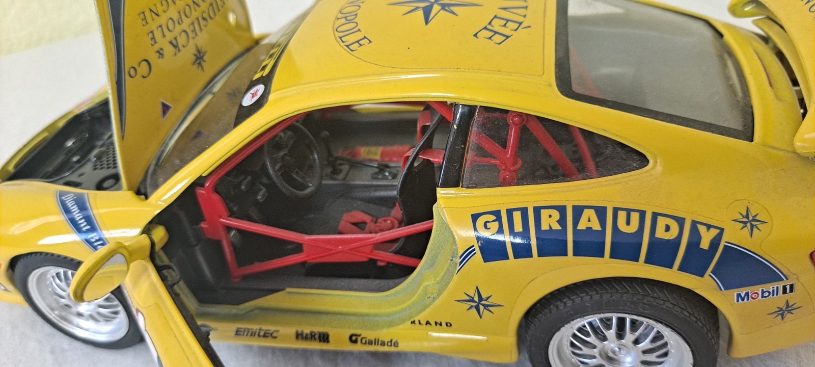 Burago 1/18 Scale Diecast – 3395 Porsche 911 GT3 CUP Giraudy