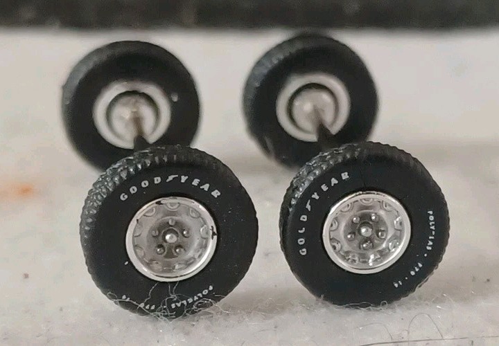 Autoworld 1:64 Scale Wheel And Tire Set With Axles
