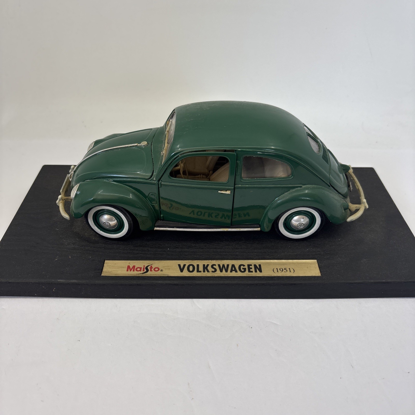 Maisto 1951 Volkswagen Export Sedan 1:18 Special Edition Green Auto Car NO BOX