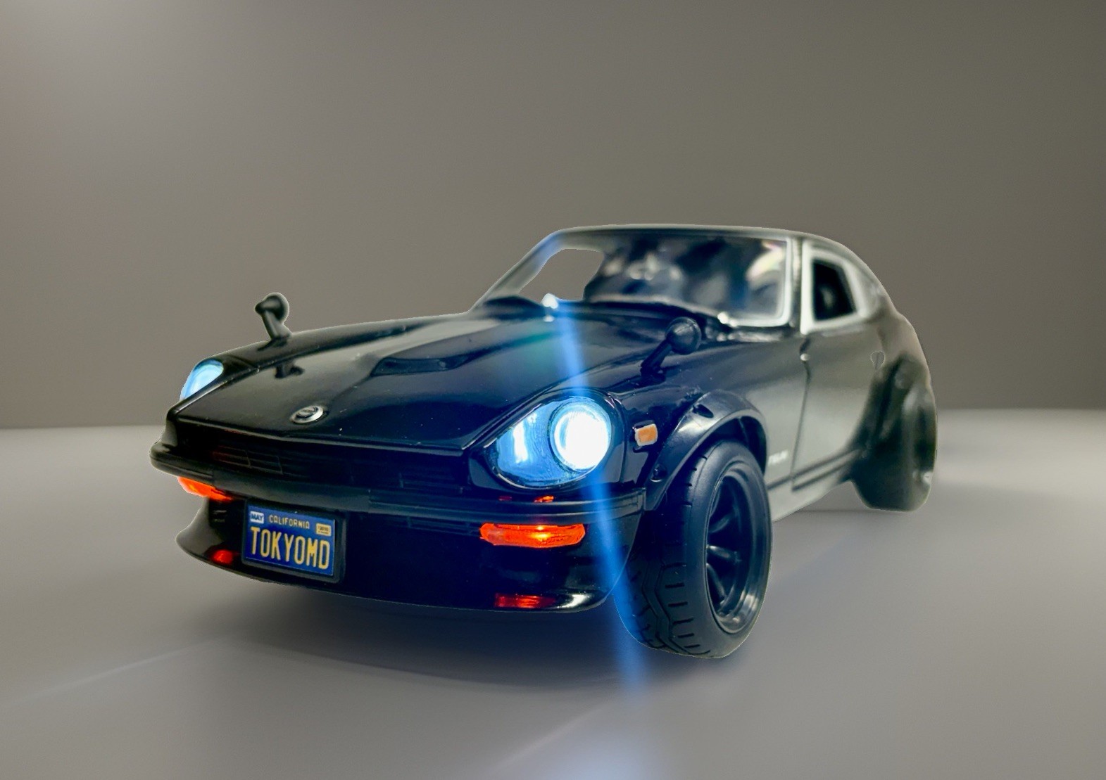 1971 Nissan/Datsun 240Z Fairlady Z JDM Tuning Customized Working LED Lights 1/18