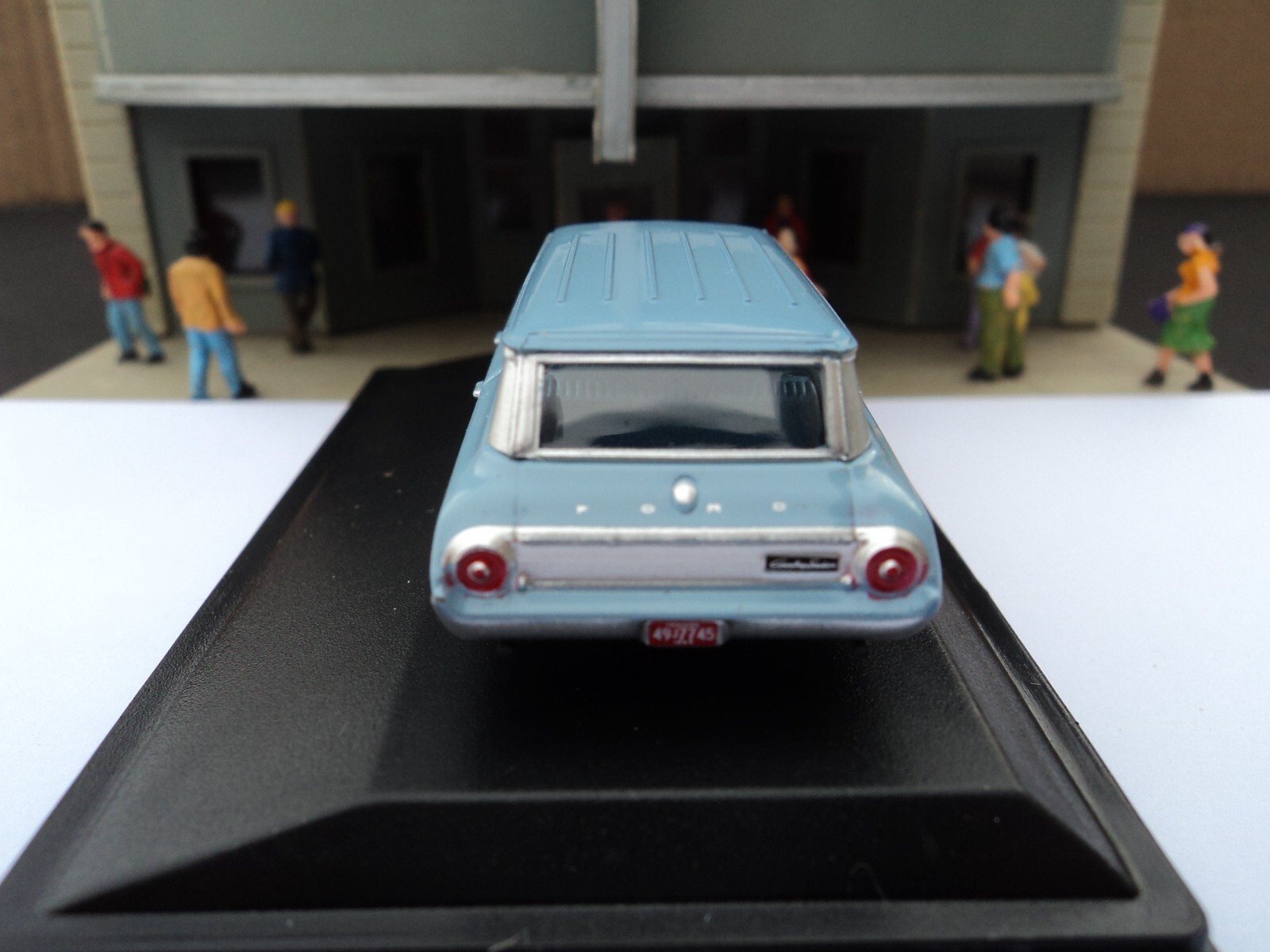 Oxford 1964 Ford Country Sedan Light Blue 1/87 HO diecast