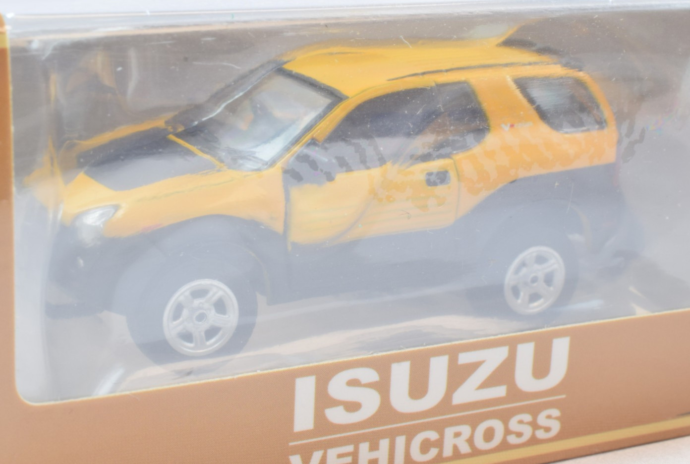 BM Creations 1997-2001 Isuzu Vehicross – Yellow – RHD 1:64 Diecast Car 64B0326