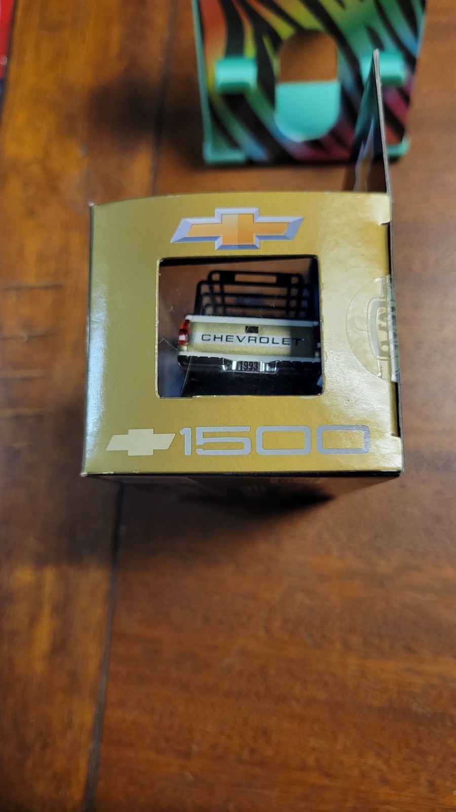 M2 Machines Gold White 1993 Chevrolet Silverado 1500 4×4 R90 25-29