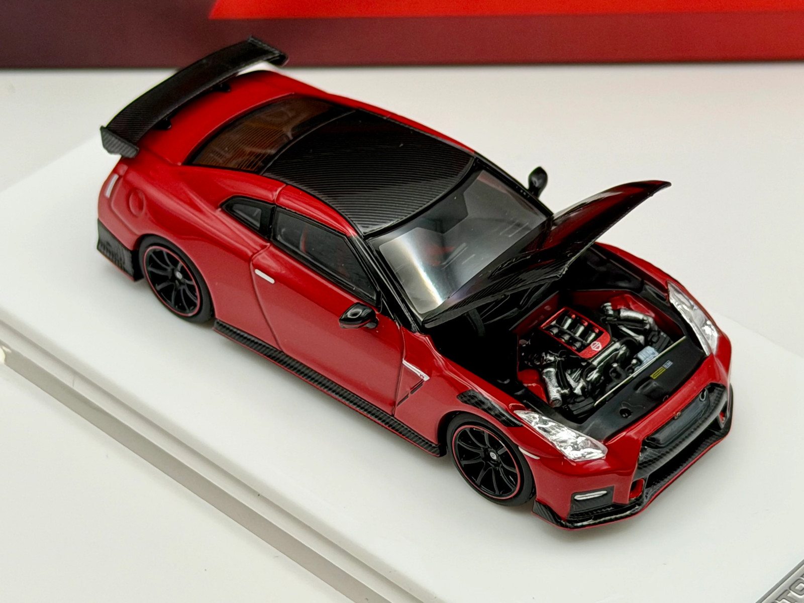 Motorhelix 1:64 Nissan GT-R R35 Nismo 22′(Stealth Gray/Vibrant Red)