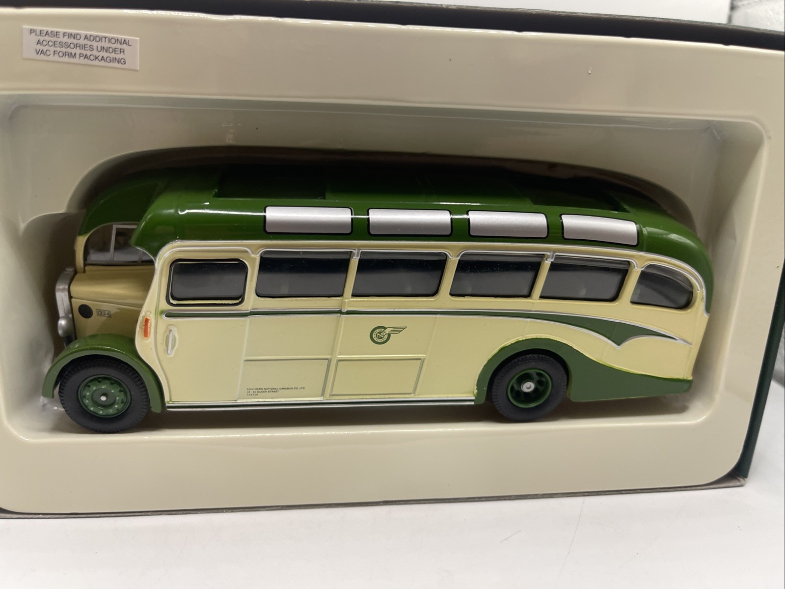 CORGI CLASSICS SOUTHERN NATIONAL BRISTOL LL6B DUPLE COACH BUS MODEL 33301 1:50