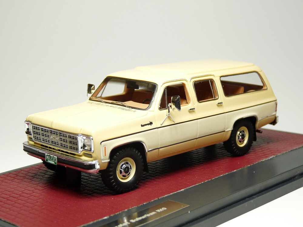 Matrix MX20302-373 1/43 1978 Chevrolet Suburban K10 Resin Model Car