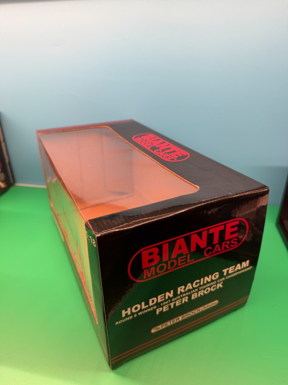 Biante 1:18 Peter Brock Holden VS Commodore HRT 1997 Round 8 Winner #05 COA LE
