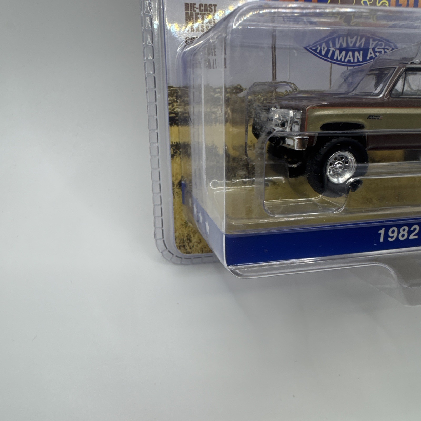 Greenlight Fall Guy Stuntman Assoc 1982 GMC K-2500 Sierra Grande 1/64