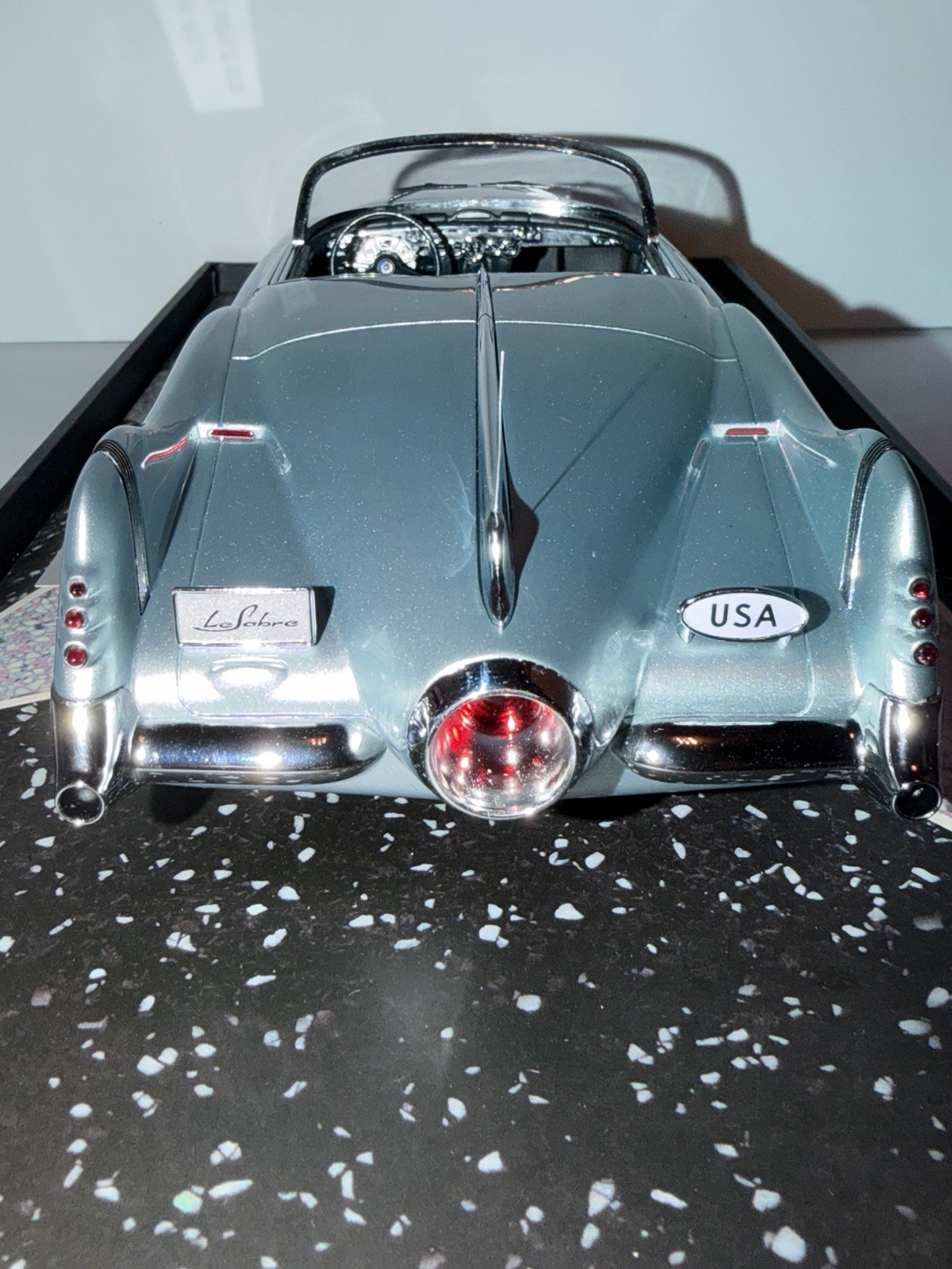 1/18 1951 Buick Le Sabre Concept Car 213 / 999 pcs. Minichamps New
