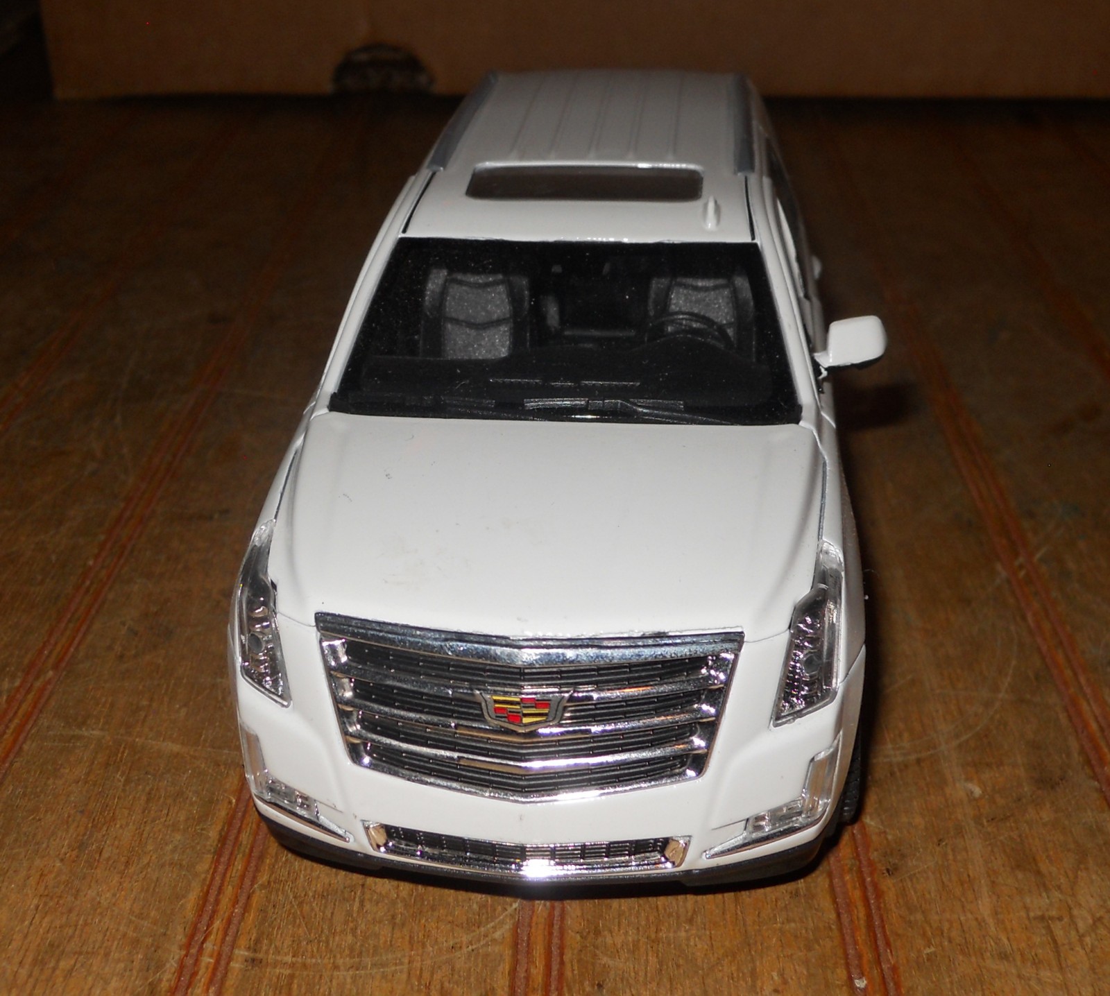 CADILLAC ESCALADE WELLY 24084/4D 1/24 DIECAST CAR HOOD DOORS OPEN