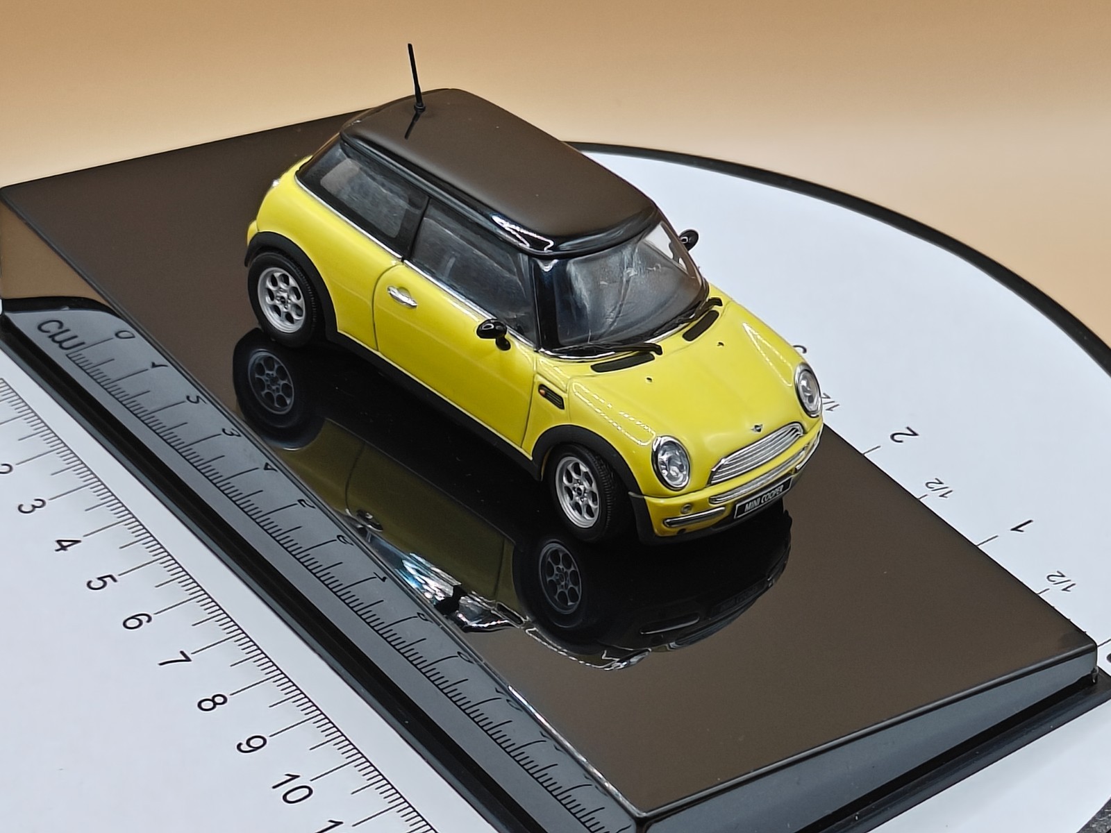 1/43 scale diecast AUTO art BMW Mini Cooper (Yellow)