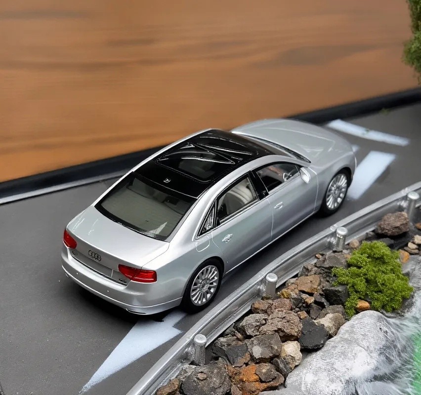 Masdi 1:64 Silver A8L D4 Luxury Sedan Sports Model Diecast Metal Car