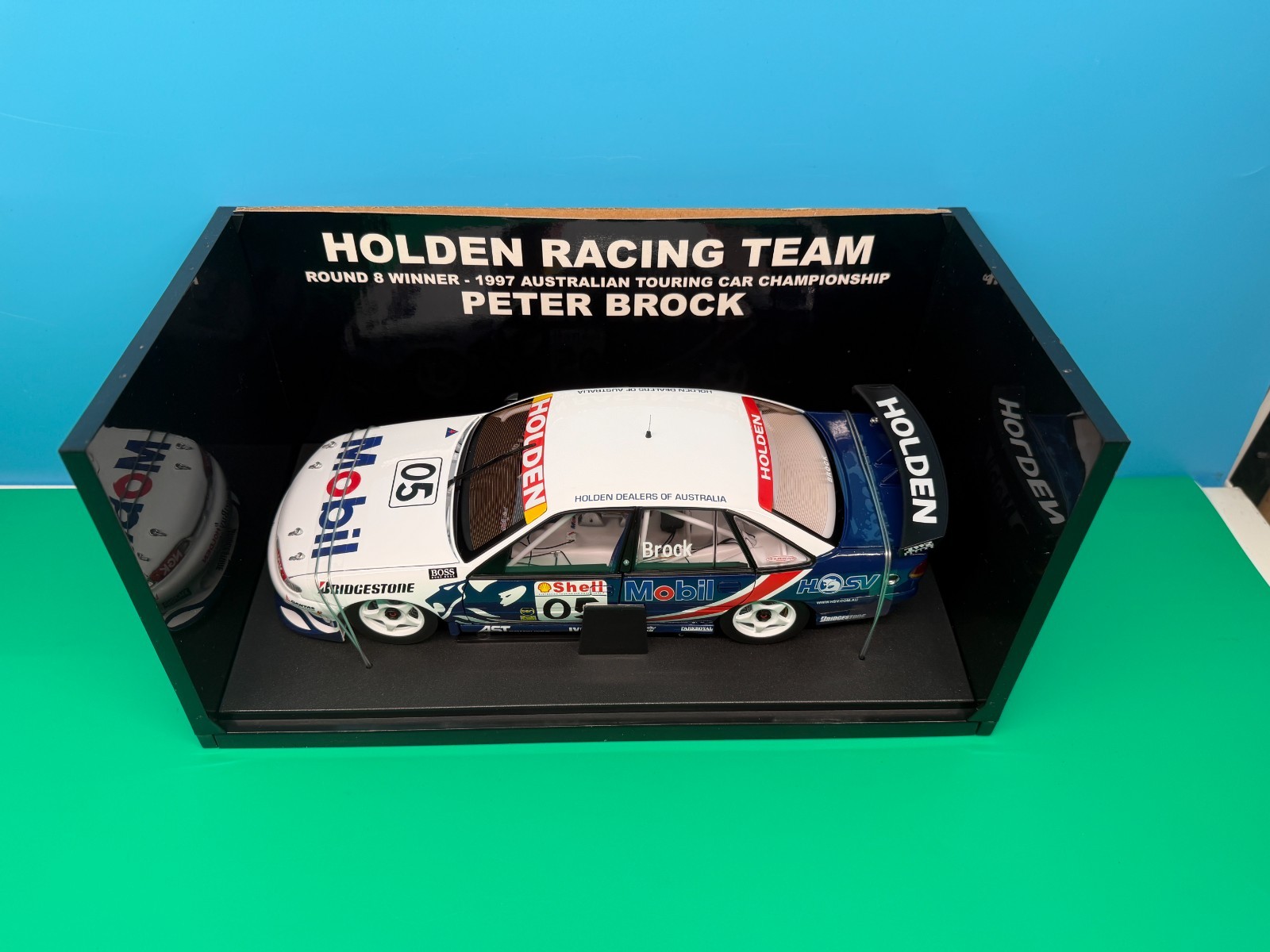 Biante 1:18 Peter Brock Holden VS Commodore HRT 1997 Round 8 Winner #05 COA LE