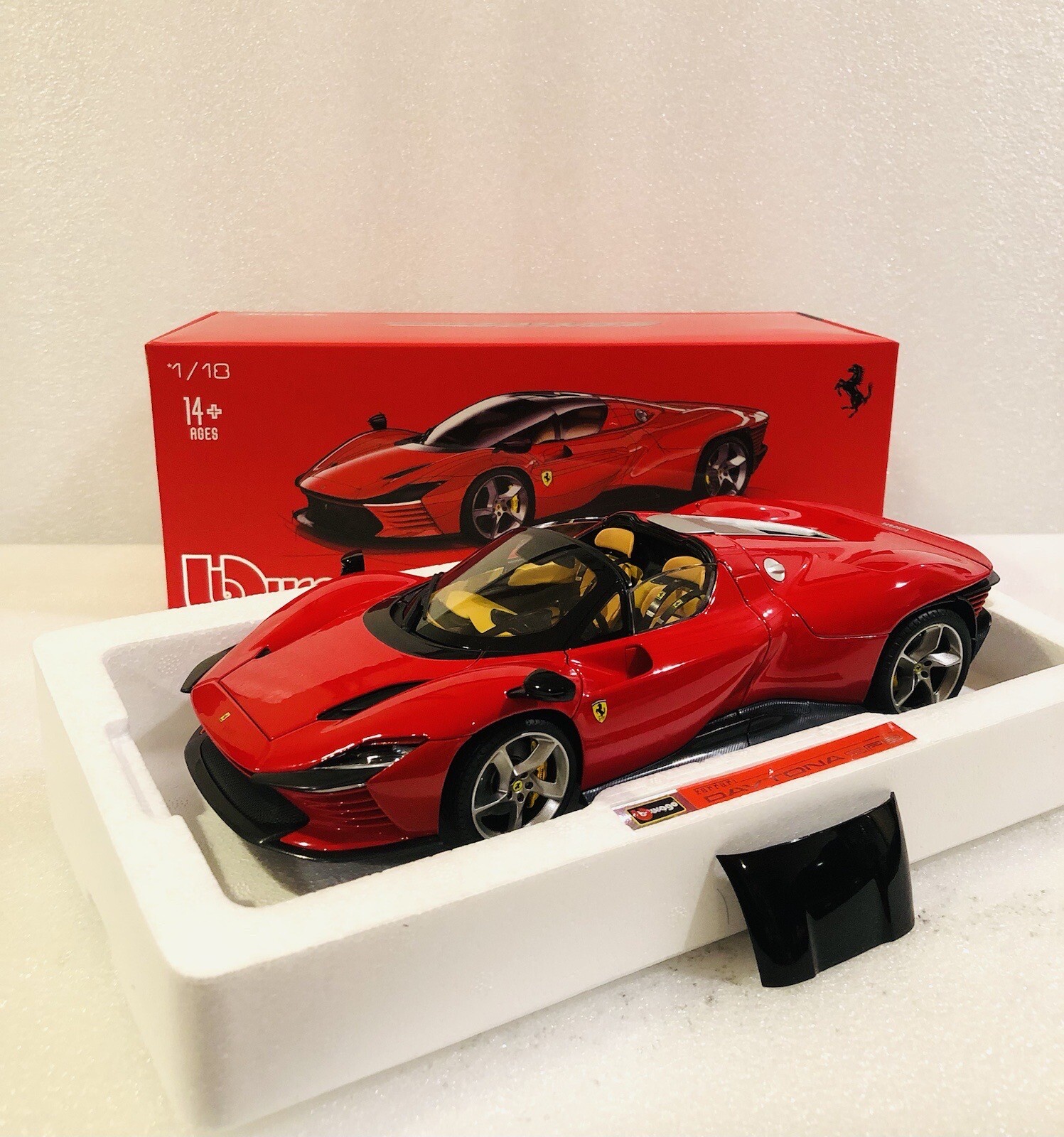1/18 Bburago Ferrari Daytona SP3 Rosso Corsa Spider Closed Version Signature