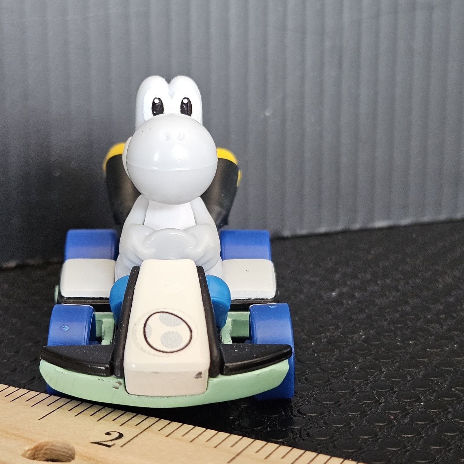 Hot Wheels Mario Kart WHITE GRAY YOSHI Diecast Car NO EGG Surprise Paint Wear