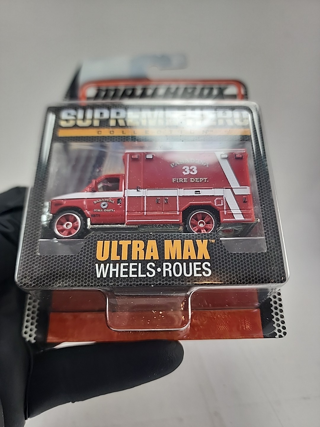 MATCHBOX Ford E-350 Ambulance Supreme Hero Collection 2015