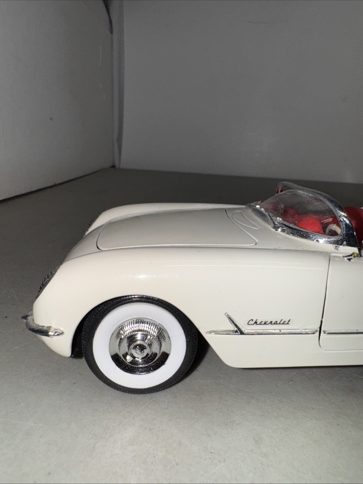 Mira Golden Line 1953 Chevrolet Corvette 1/18 White