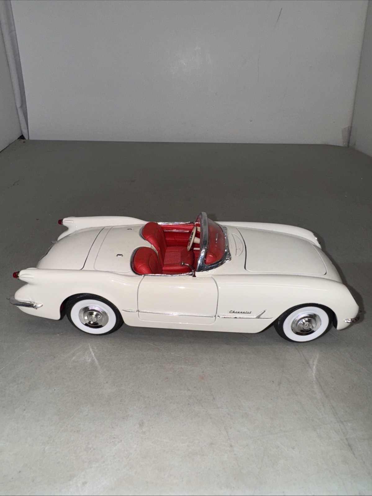 Mira Golden Line 1953 Chevrolet Corvette 1/18 White
