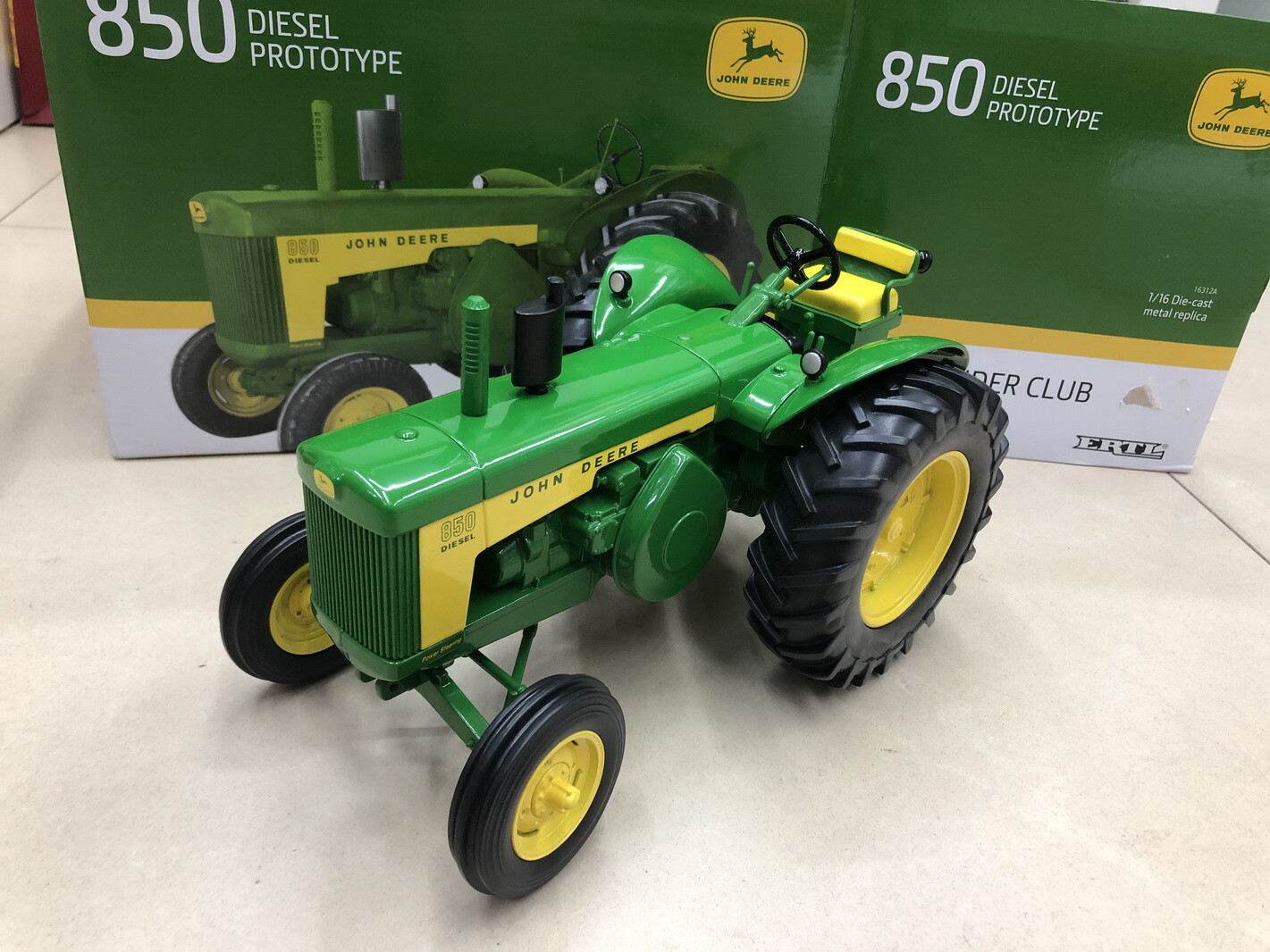 ERTL 1/16 850 Tractor Diecast Model Toy-Gift for Tractor Enthusiasts Collection