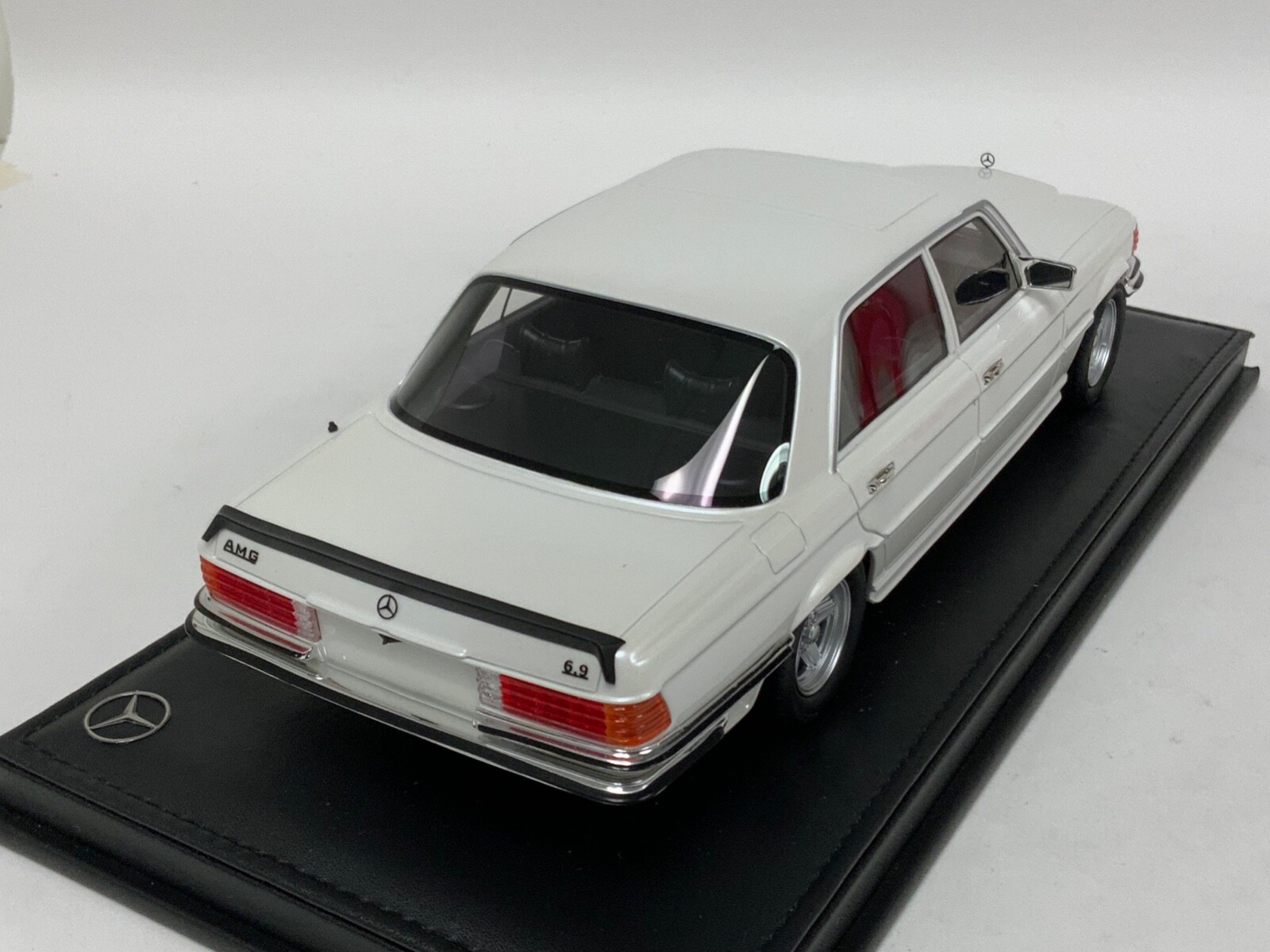 1/18 Ivy Models Mercedes Benz 450 SEL AMG 1972 W116 in White leather base 50 pcs