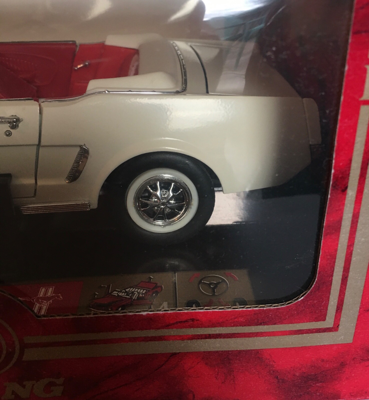 Ford Mustang 1964 1/2 White Convertible Vintage Mira Golden Line