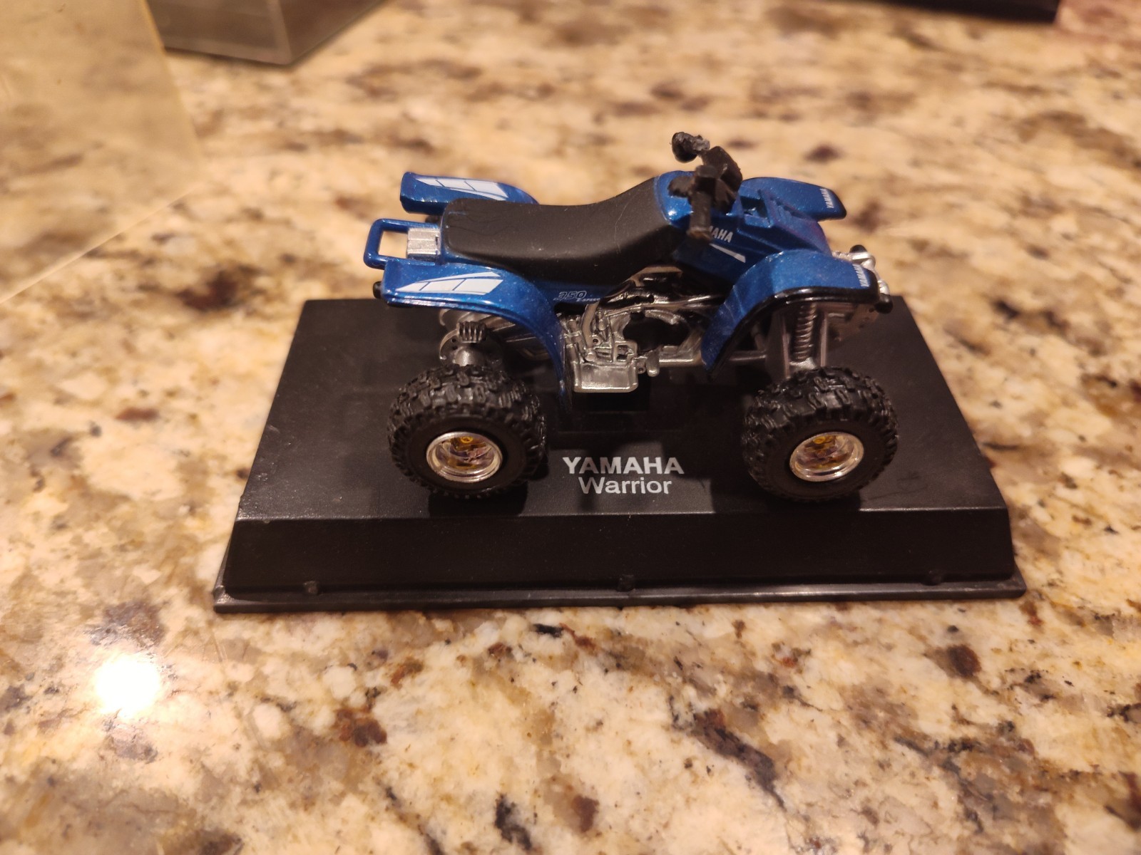 1/32 Diecast Cars And Quads in Clear Display Cases