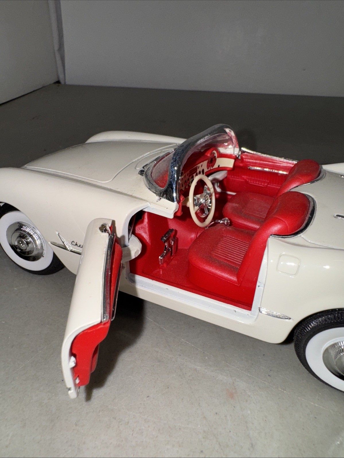 Mira Golden Line 1953 Chevrolet Corvette 1/18 White