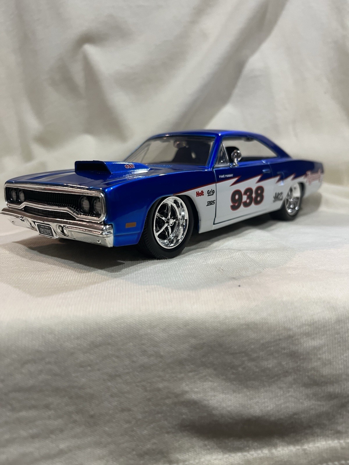 1:24 Jada 1970 Plymouth Road Runner Mint Condition. Loose No Box. Look Pictures