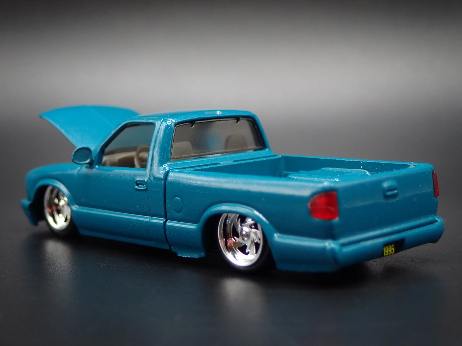 1995 95 CHEVY CHEVROLET S10 PICKUP TRUCK SINGLE CAB 1:64 SCALE DIECAST MODEL CAR