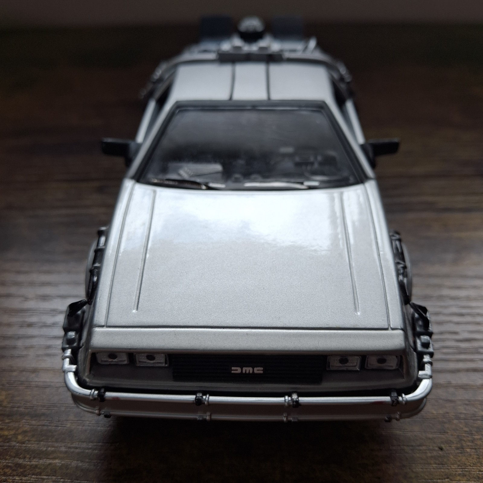 WELLY DeLorean DMC-12 Back to the Future 2 Time Machine Diecast Car Silver 1:24