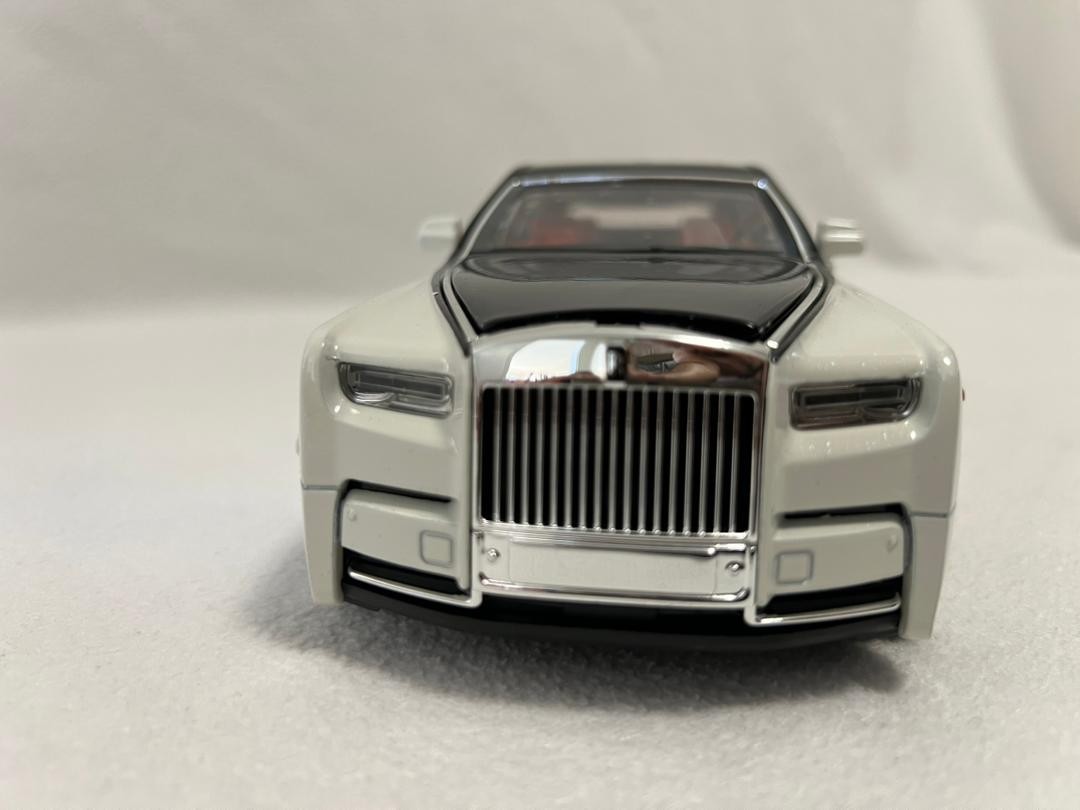Rolls Royce Phantom Model/Diecast Car 1:18 Scale
