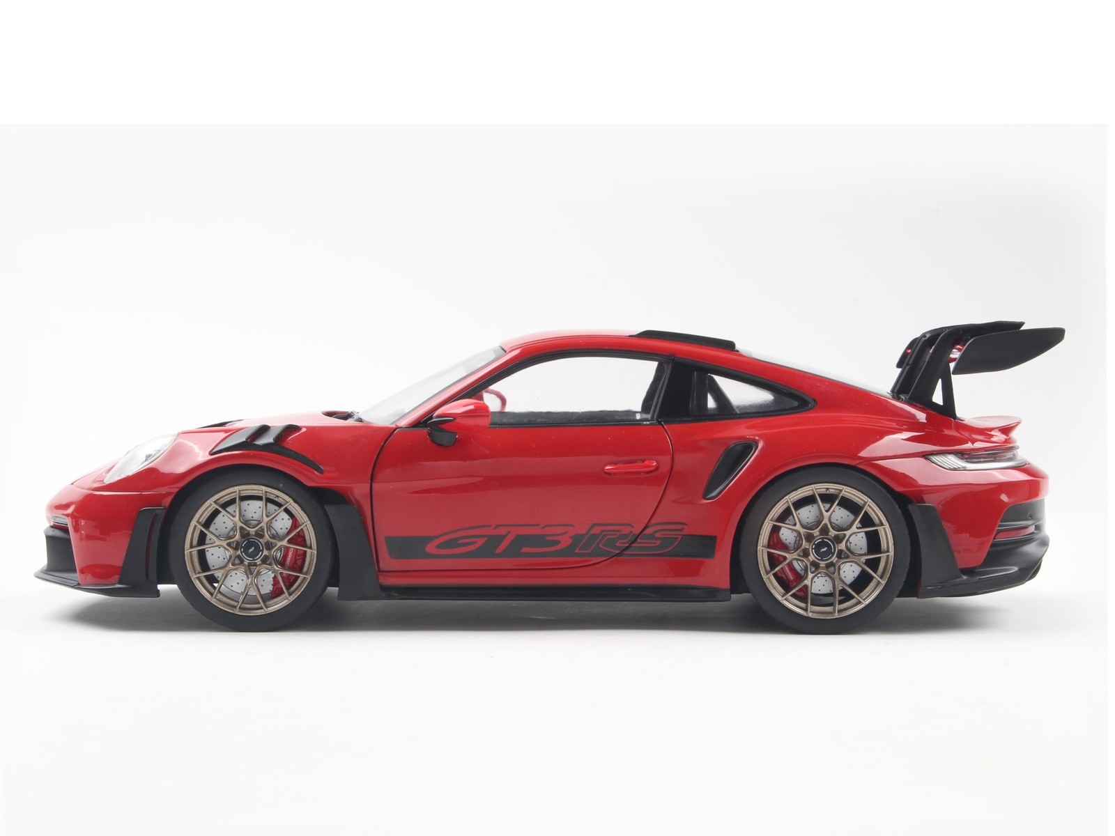 Porsche 911 992 GT3 RS 2024 red diecast model car S1812101 Solido 1:18