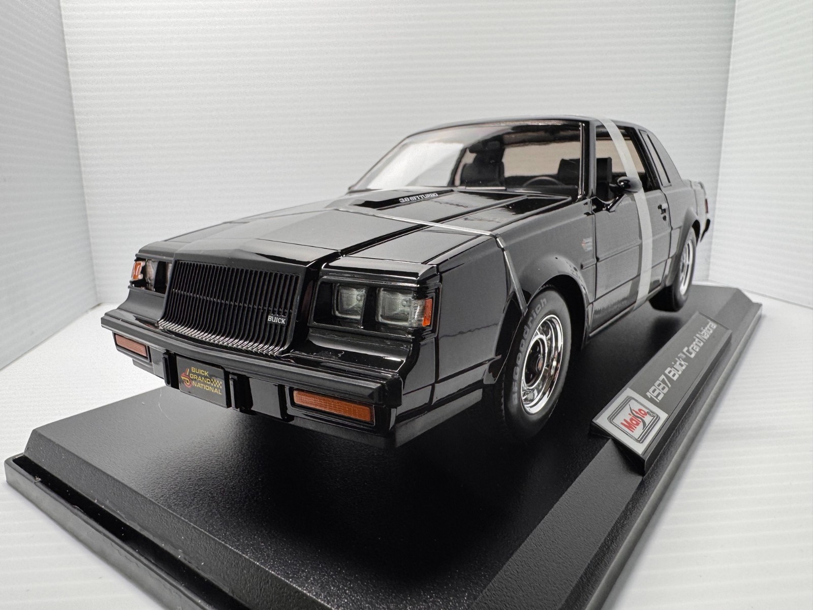 1987 BUICK REGAL GRAND NATIONAL BLACK 1/18 DIECAST MODEL CAR MAISTO 31479