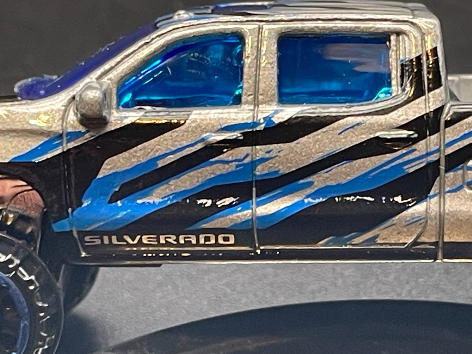 HOT WHEELS ’19 CHEVY SILVERADO TRAIL BOSS LT SILVER KMART EXCLUSIVE COLOR LOOSE