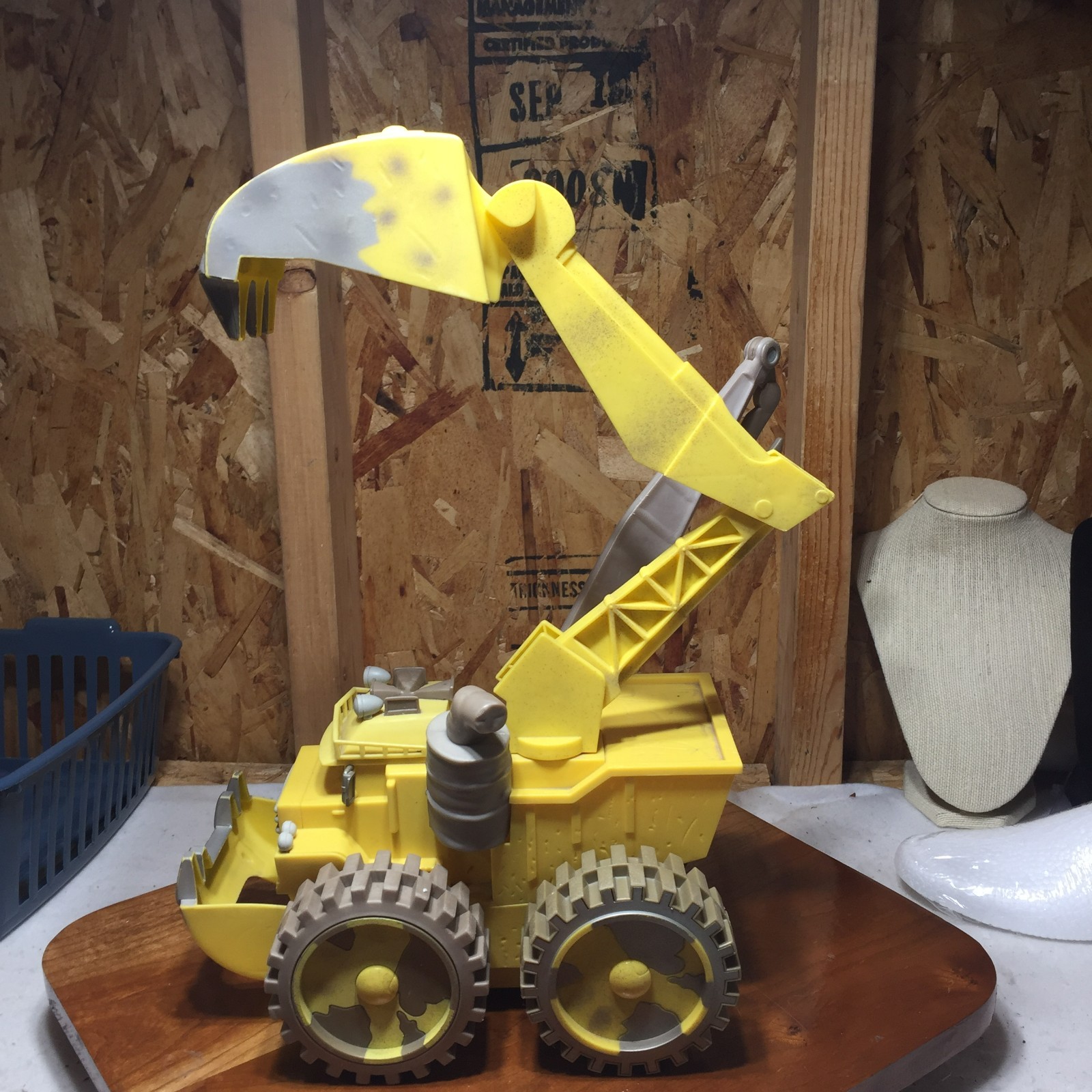 Disney Pixar Cars Screamin Banshee Junkyard Excavator 2008 ELECTRONICS BROKEN