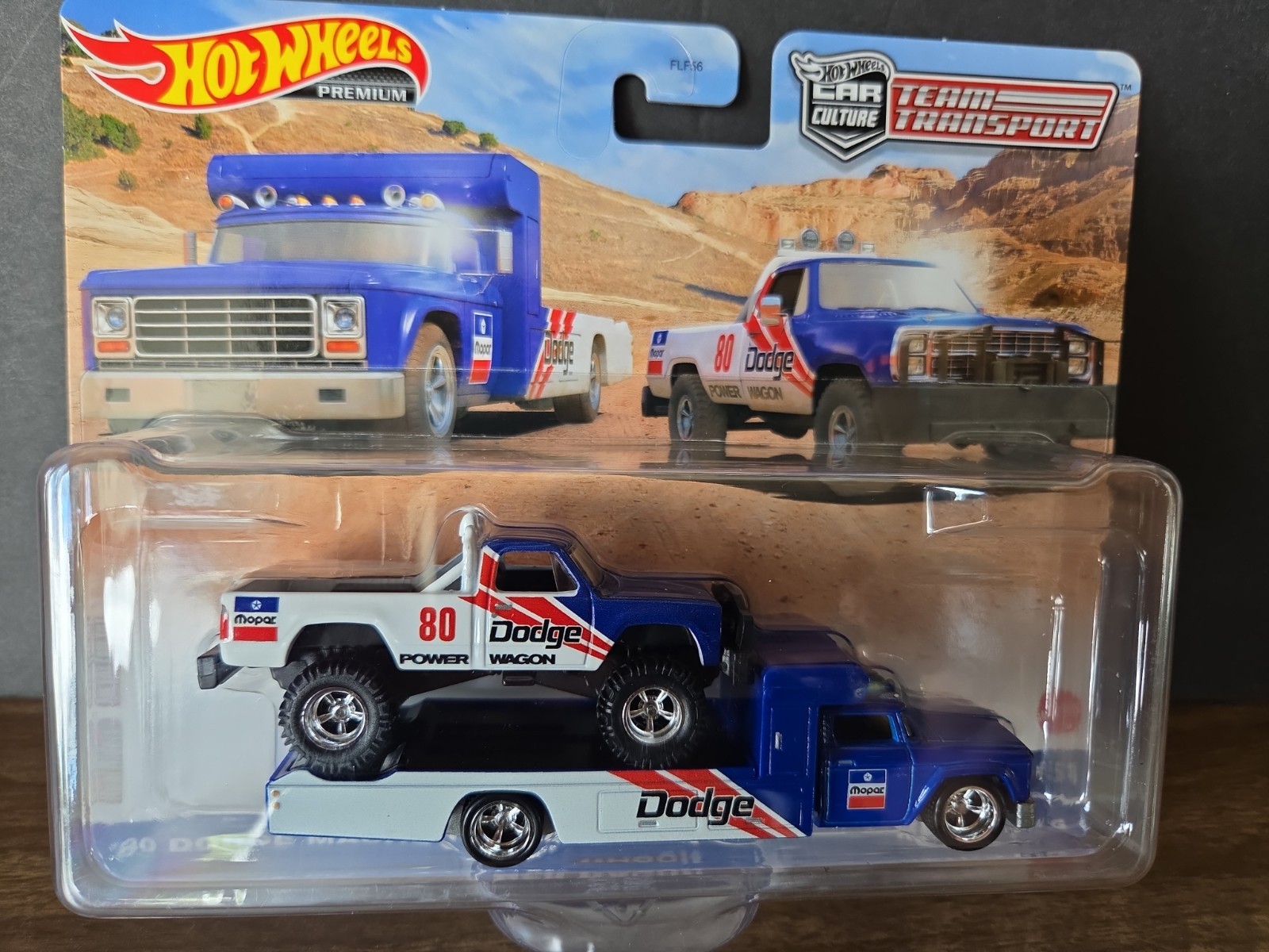 Hot Wheels Premium Team Transport 80 Dodge Macho Power Wagon/Retro Rig