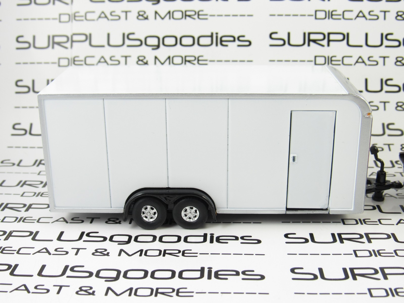 2026 Auto World 1:64 SURPLUSgoodies Exclusive: WHITE Car/Truck ENCLOSED TRAILER