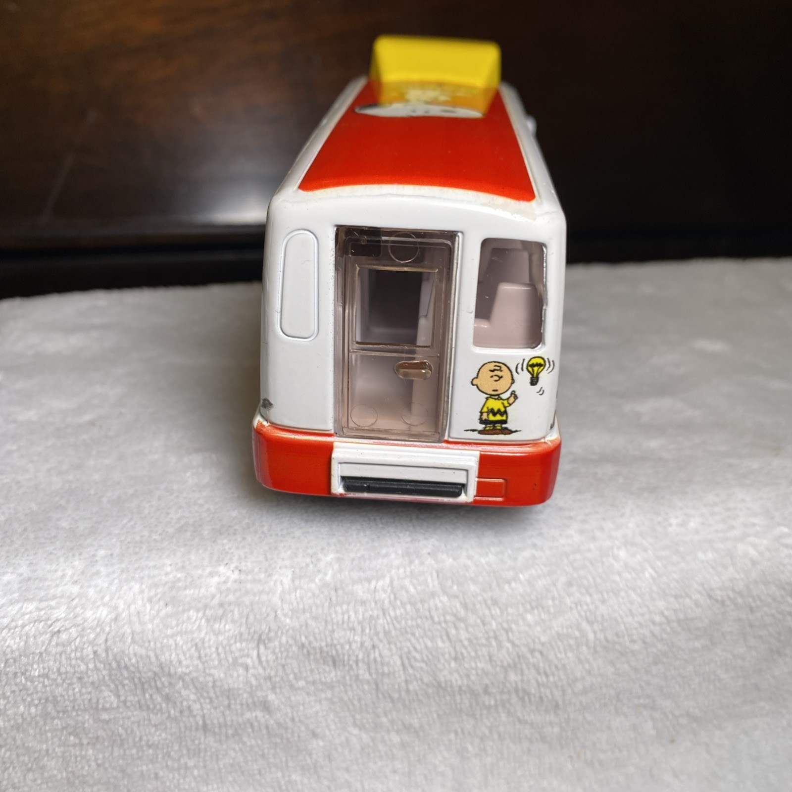 Peanuts Diecast Gang School Bus Red / White Pull Back action 51/2″