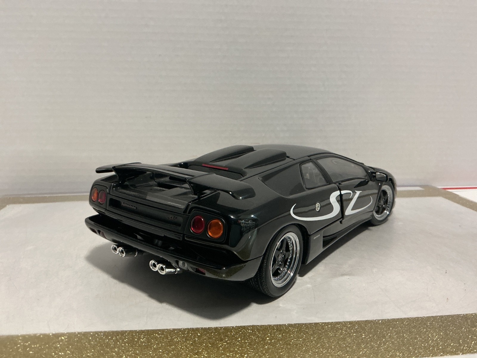 1/18 AUTO ART LAMBORGHINI DIABLO BLACK ON TAN