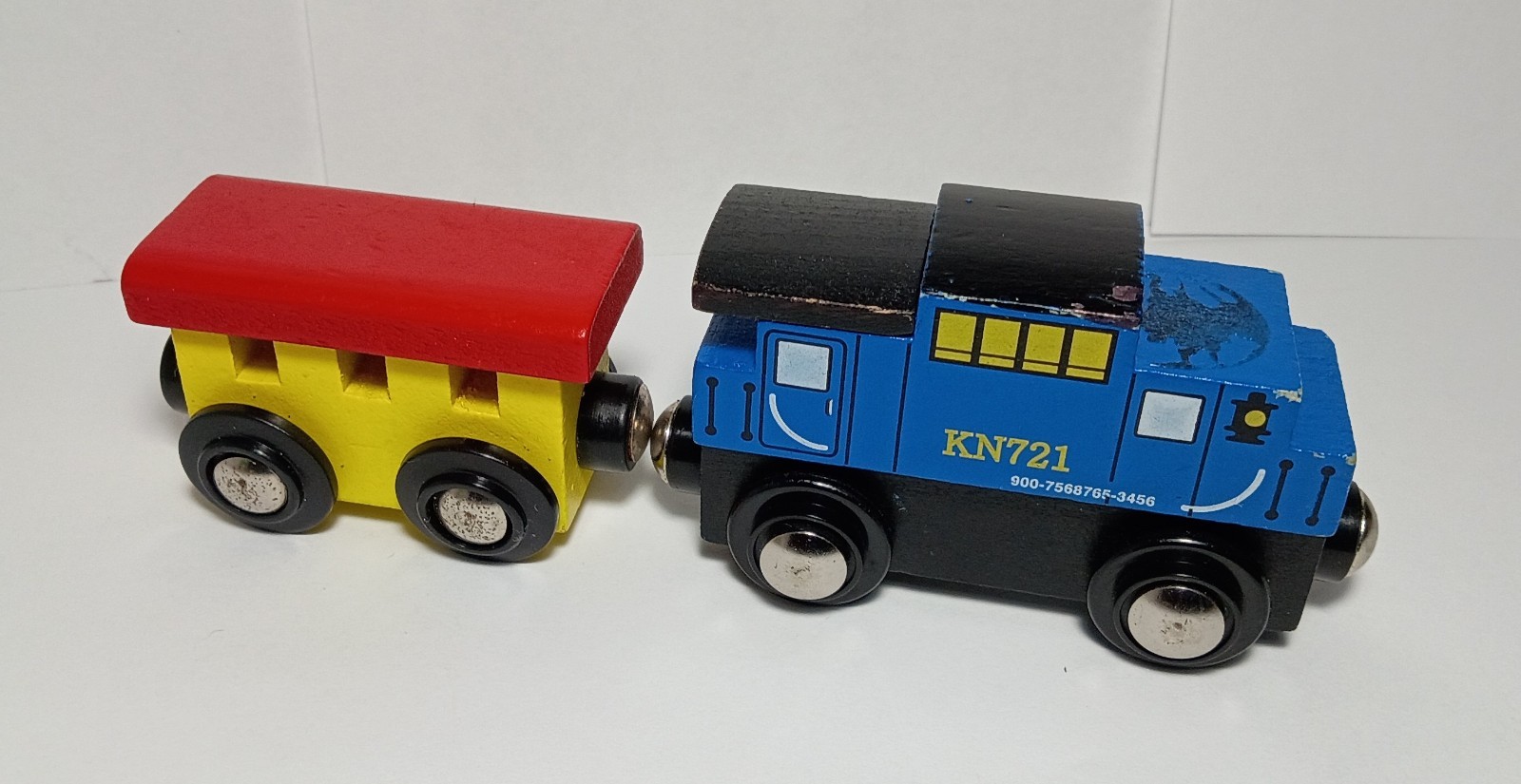 Brio World Wooden Diesel Locomotive Train Toys R Us Caboose Car Push Toy Lot 2