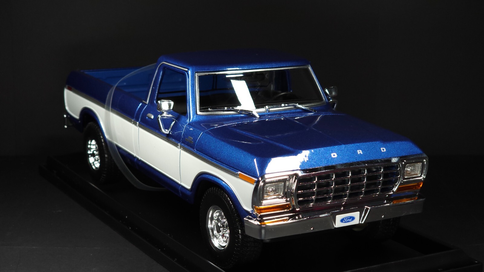1979 Ford F150 Pick-up Blue Maisto 1:18 New Exclusive Style Special Edition