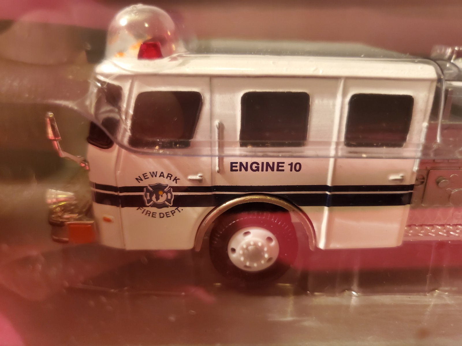 Corgi Die-Cast Collectibles E-One Side Mount NEWARK FIRE DEPT Fire Engine 1:50