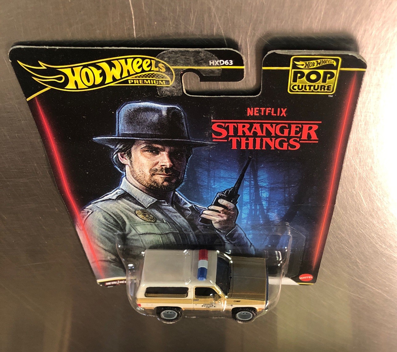 HOT WHEELS POP CULTURE NETFLIX STRANGER THINGS 1985 CHEVY K5 BLAZER CREASED CARD