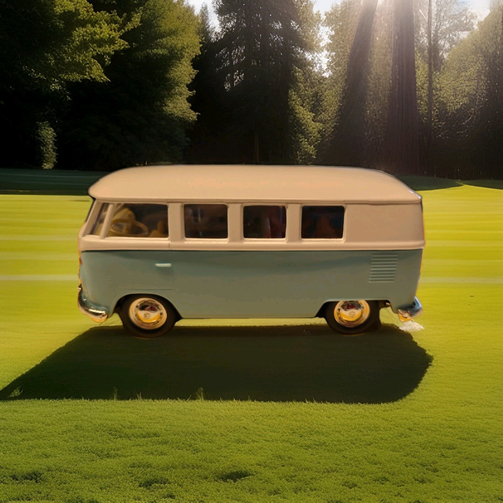 1:31 VW Volkswagen Bus Blue White Diecast Model Car With Stand & Box Opening New