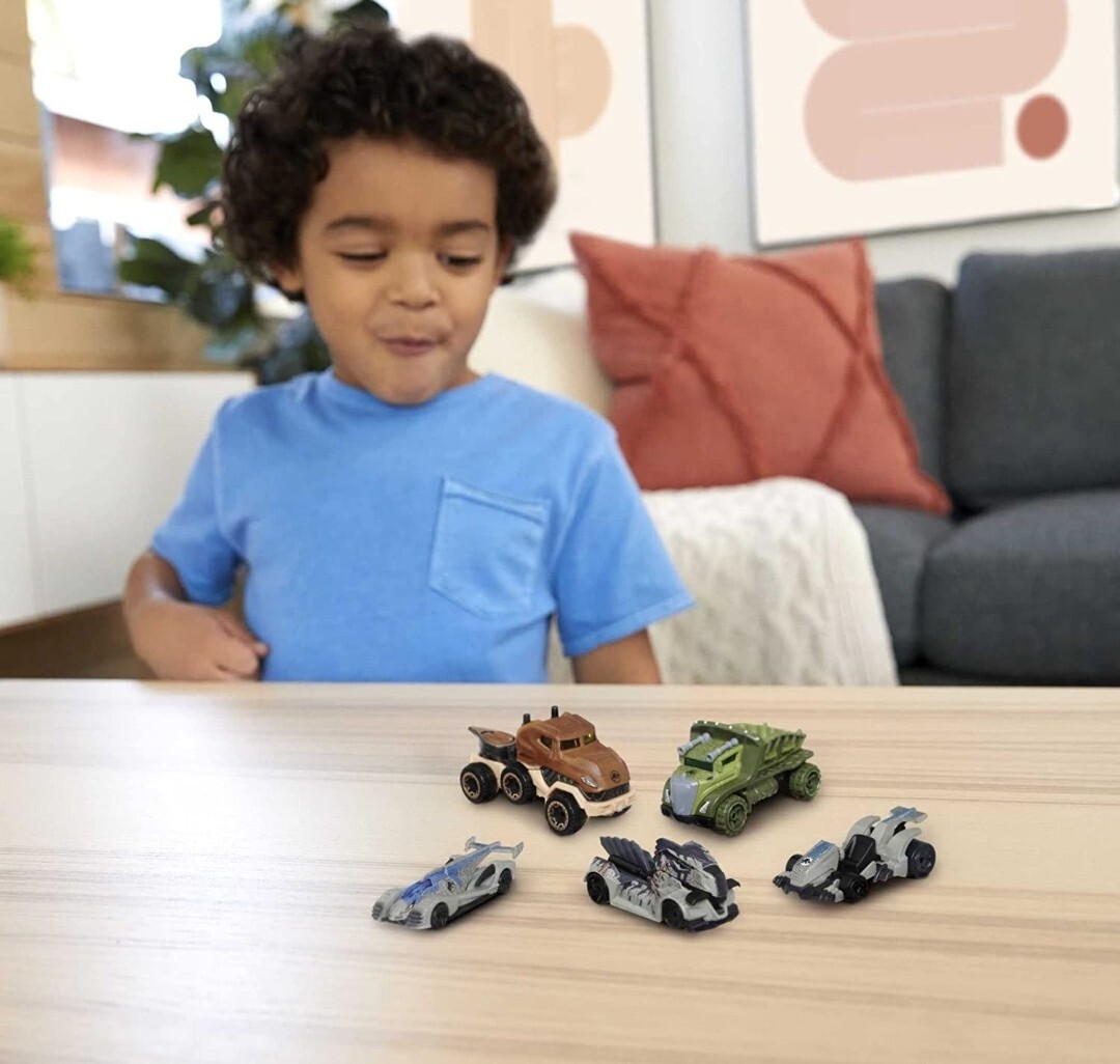 Hot Wheels Jurassic World Dominion 2022 Dinosaur Character Car 5 Pack Box Set